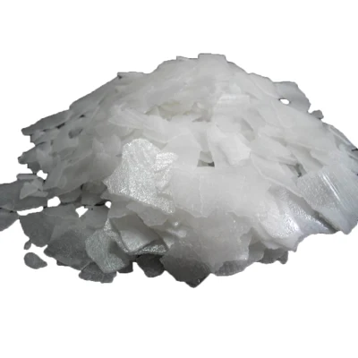 Approvisionnement d'usine 99% de flocons de soude caustique /poudre de granule de cristal blanc solide de soude caustique à vendre
